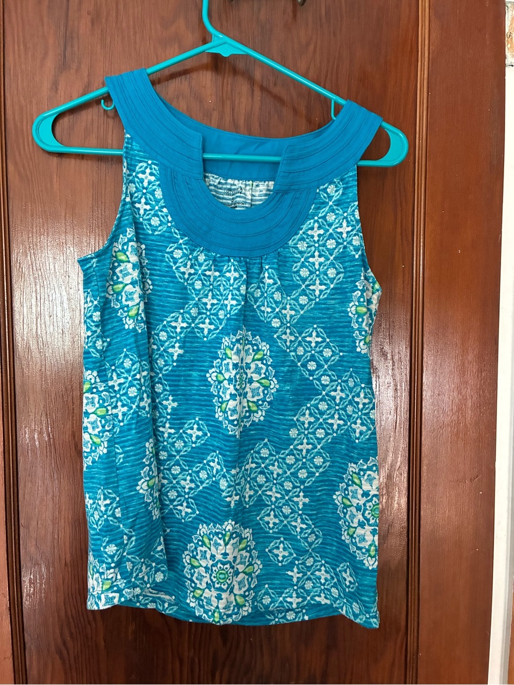 Beachy Blue Sleeveless Top with Geometric Design 💙✨💙✨💙